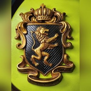 Hickory Manor House Lion Shield
